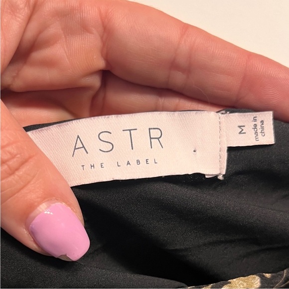 NWOT ASTR the Label Santorini Floral One
Shoulder Midi Ruffle Dress - Picture 11 of 15